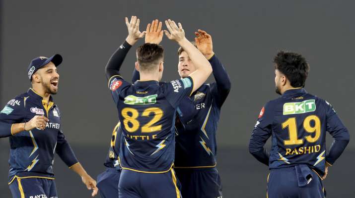 GT vs MI: मुंबई की बल्लेबाजी बुरी तरह फेल, गुजरात के खिलाफ मिली शर्मनाक हार