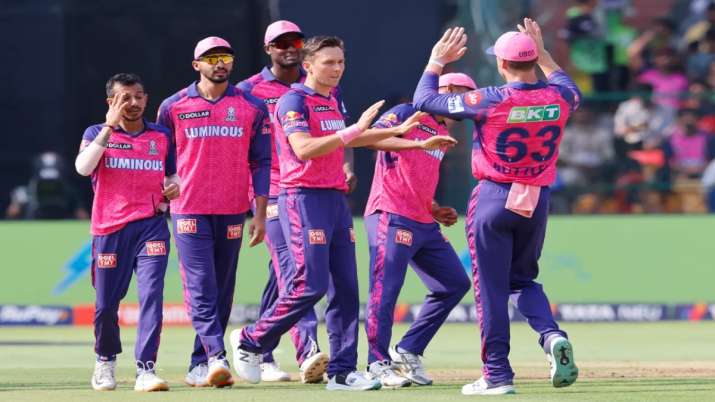 IPL 2023 के बीच राजस्थान रॉयल्स को लगा तगड़ा झटका, चोटिल होकर स्टार खिलाड़ी हुआ बाहर