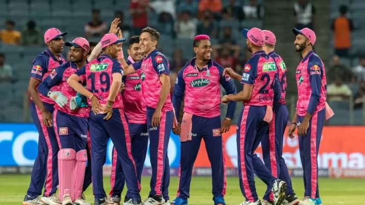 'IPL का सबसे खराब खिलाड़ी है राजस्थान का ये बल्लेबाज', फैंस ने सोशल मीडिया पर जमकर लगाई क्लास