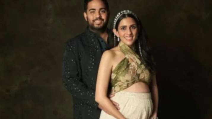 Ambani परिवार में जल्द ही गूंजने वाली है किलकारी, देखिए बेबी शॉवर की अनदेखी तस्वीरें