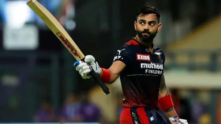 Virat Kohli: विराट कोहली ने ग्राउंड में किया ये काम, सोशल मीडिया पर वायरल हुआ VIDEO