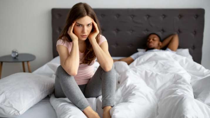          क्या है Sleep Divorce? जानें नींद से जुड़ा यह ट्रेंड कपल्स के बीच आखिर क्यों हो रहा है हिट?