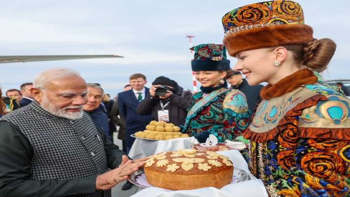 AVPGanga: PM Modi reaches BRICS समिट as कजान arrives, Russian people welcome with Krishna bhajan. Watch Video of the Heartwarming Moment