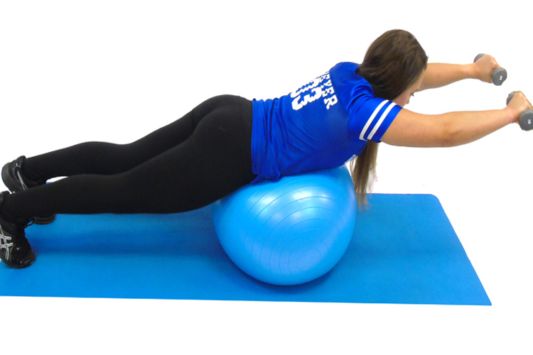 5 best exercises for women to flaunt a sexy back लगातार 15 दिन करें ये