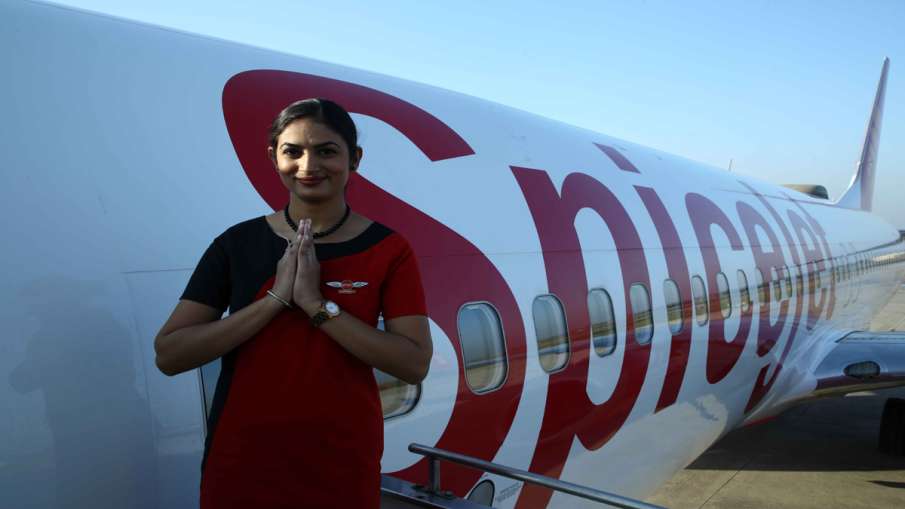 स्पाइसजेट की बोइंग 737 मैक्स की दिल्ली और ग्वालियर के बीच विशेष उड़ान में सिंधिया ने की यात्रा