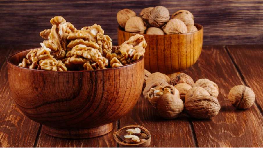 Uric Acid बढ़े हुए यूरिक एसिड को कम कर सकते हैं अखरोट और प्याज के