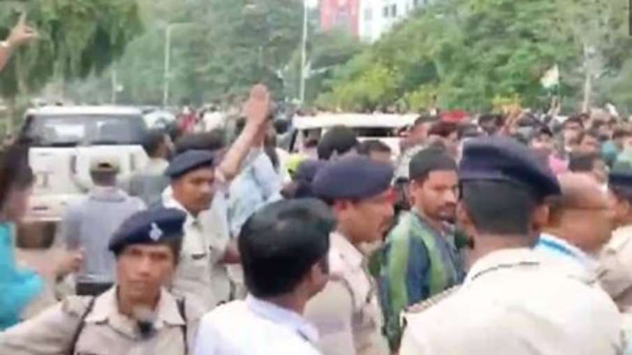 BPSC Candidates Protest patna lathi charge beaten up by bihar police ...