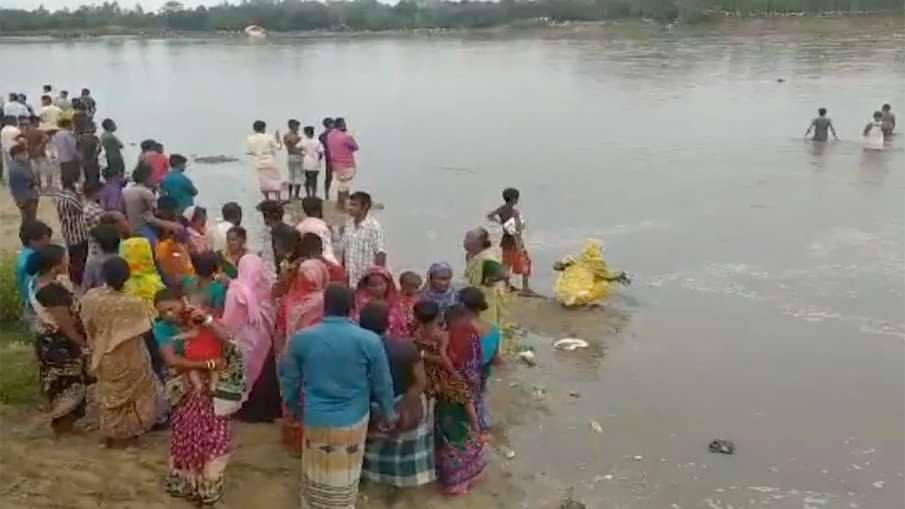 a boat full of Hindu pilgrims overturned