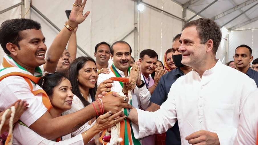 Rahul Gandhi being welcomed by party workers on his arrival in Ahmedabad
