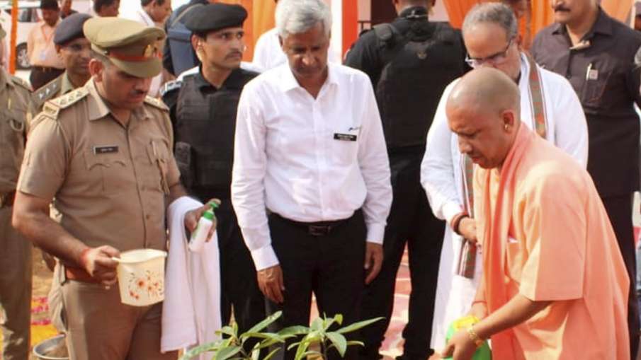 UP News CM Yogi Adityanath without discrimination Every section getting ...