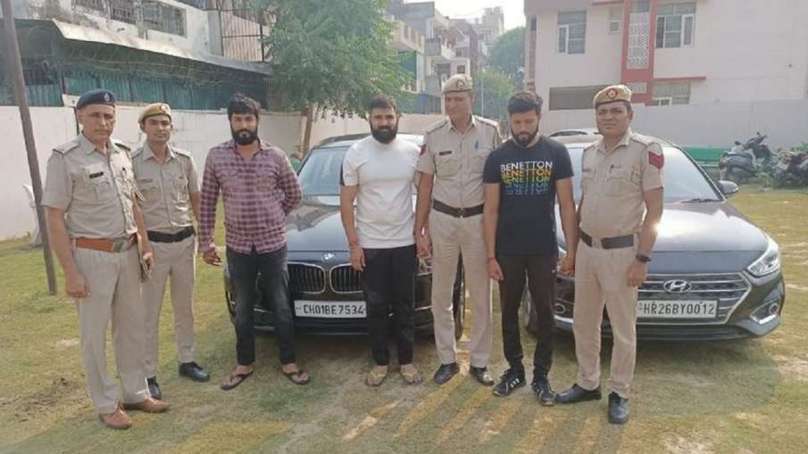 तीन युवक गिरफ्तार