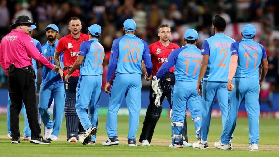 सेमीफाइनल में इंग्लैंड से हारने के बाद टीम इंडिया
