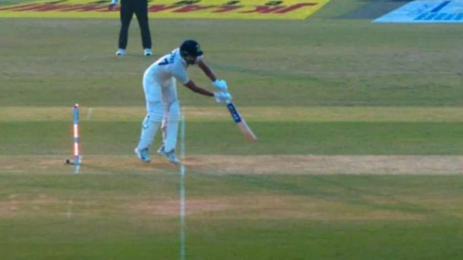 Shreyas Iyer bowled but bails didn't fall