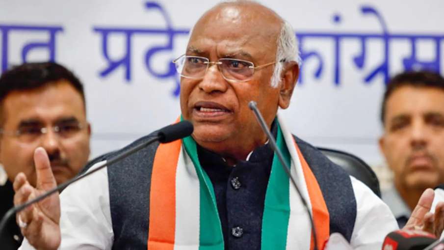 कांग्रेस के अध्यक्ष और राज्य सभा में विपक्ष के नेता मल्लिकार्जुन खड़गे