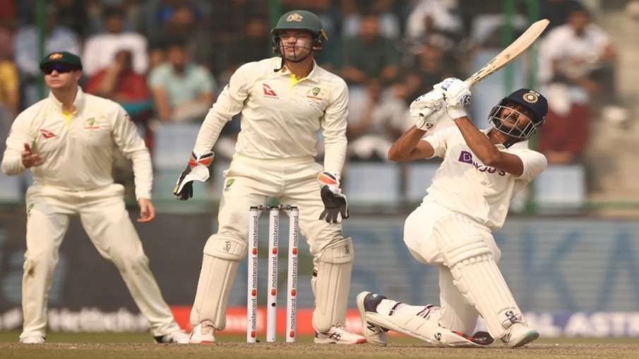 Axar Patel batting on day 2 in second Test against Australia