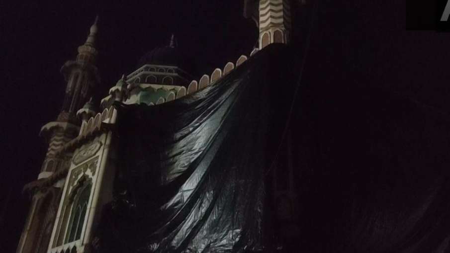 Mosque in Aligarh covered with tarpaulin, Holi