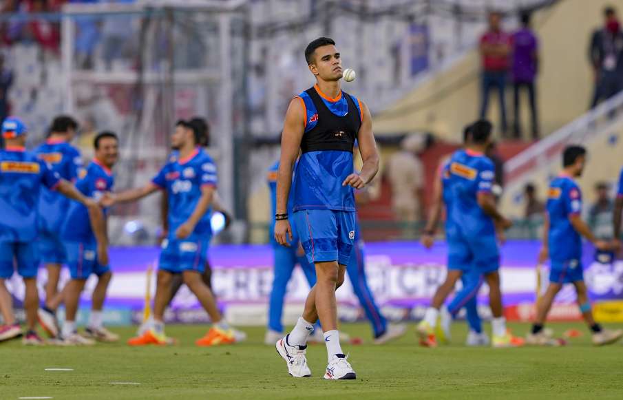 अर्जुन तेंदुलकर मुंबई इंडियंस के कैंप के साथ अर्जुन तेंदुलकर मुंबई इंडियंस के कैंप के साथ