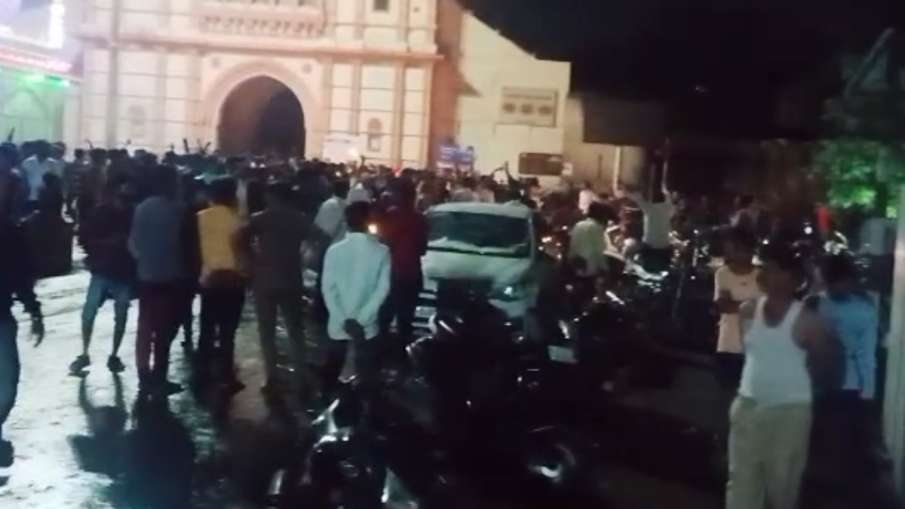 Junagadh Riots Gujarat Junagadh Notice posted at Dargah police public clash 1 1 died ...