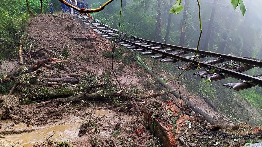 कालका से शिमला को जड़ने वाली रेल लाइन क्षतिग्रस्त