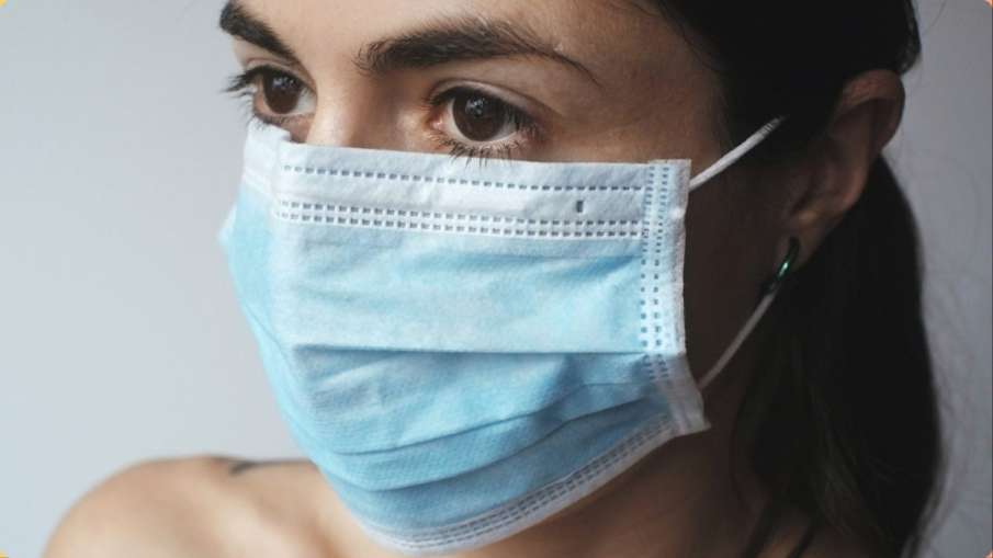  wearing mask