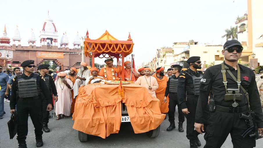 गोरक्षपीठाधीश्वर की शोभायात्रा