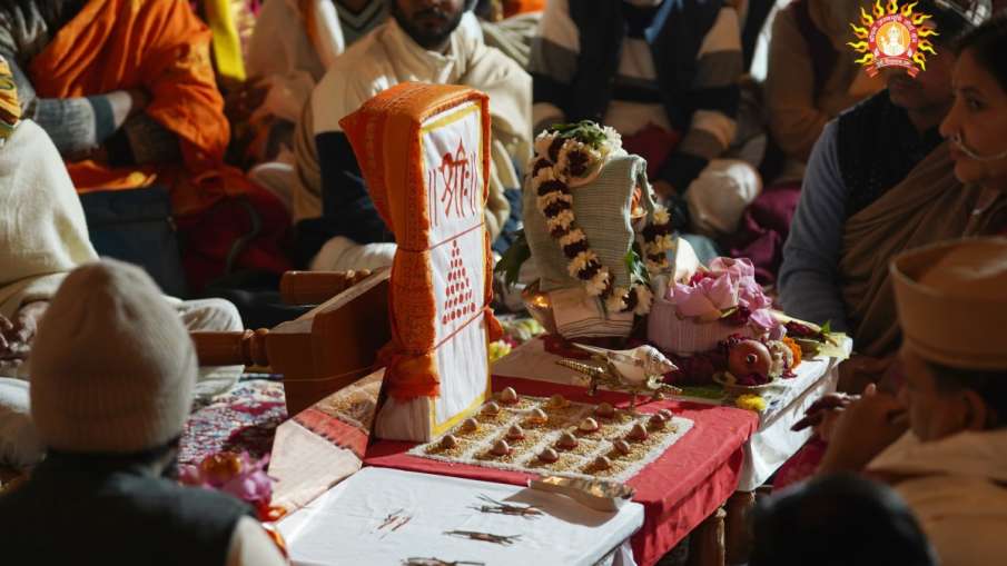 भव्य मंदिर के गर्भ गृह में विराजमान हुए रामलला