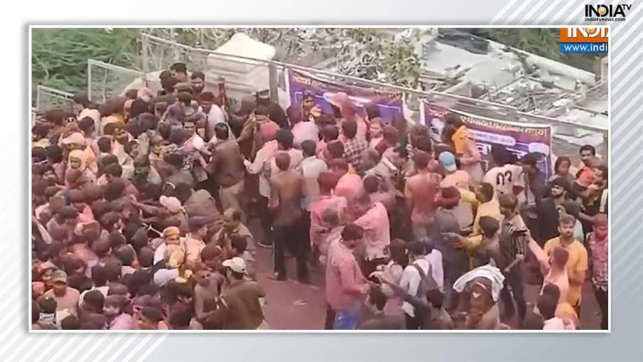 मथुरा के श्रीजी मंदिर का है ये वीडियो
