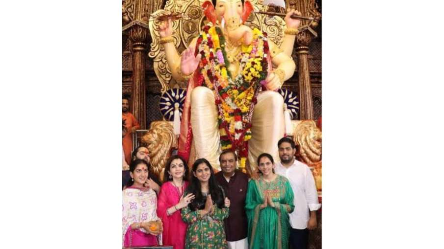 Ambani Family at lalbaugcha raja