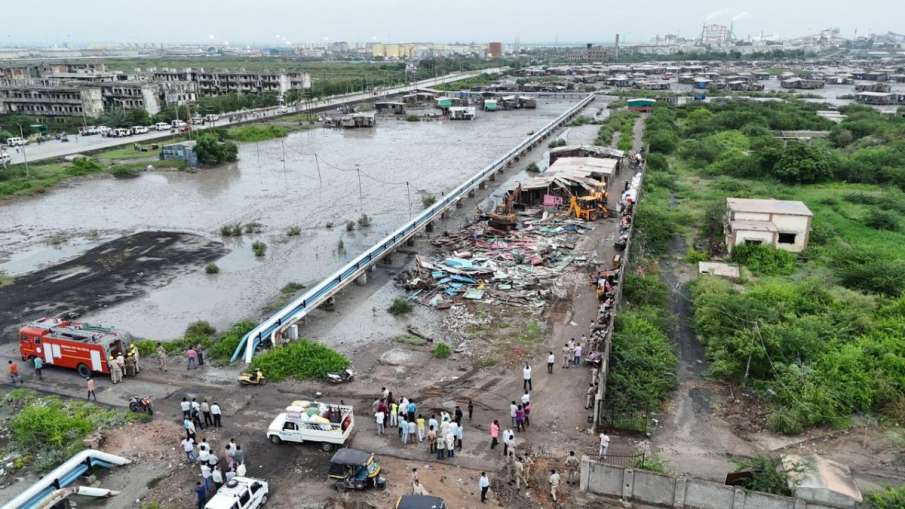 Kandla Port, Kandla Port Bulldozers, Bulldozers, Bulldozers News