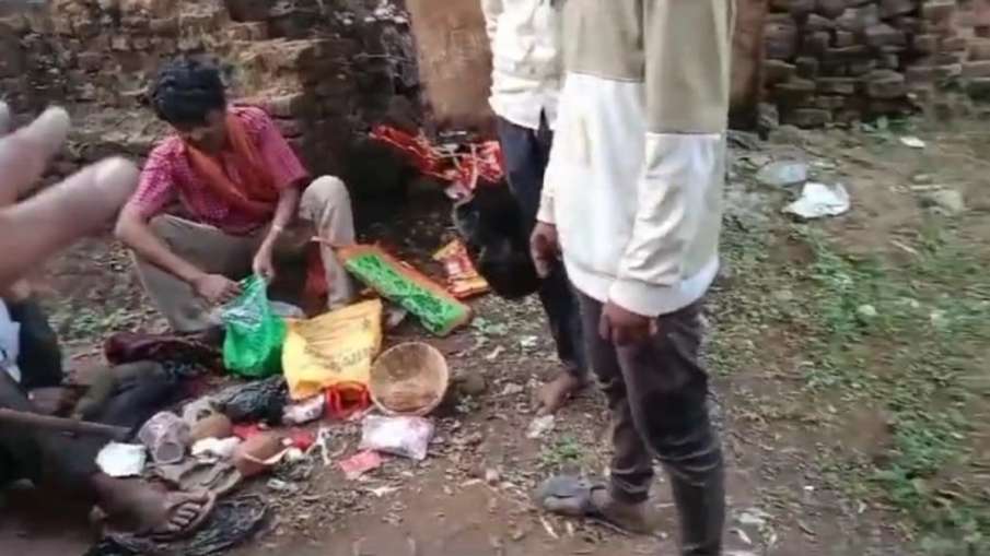 तालाब किनारे बैठे मिले तीनों तांत्रिक