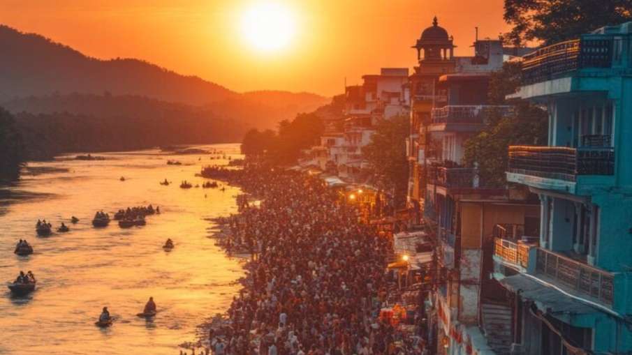 महाकुंभ के लिए प्रयागराज आना शुरू कर दिए हैं लोग