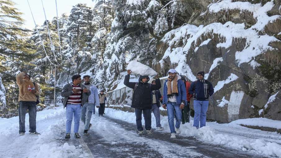 Hujan salju di Kashmir