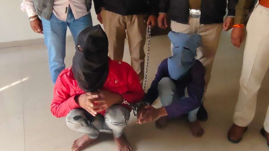 पुलिस की गिरफ्त में आरोपी पुलिस की गिरफ्त में आरोपी