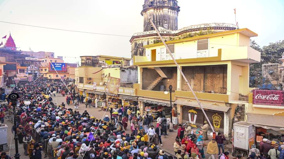 devotees crowd in ayodhya