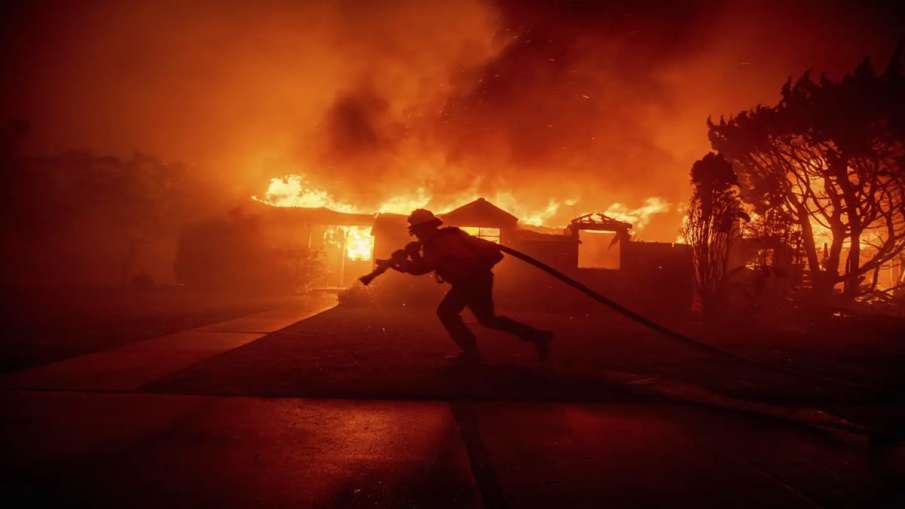 Kebakaran terjadi di kota Los Angeles di Amerika