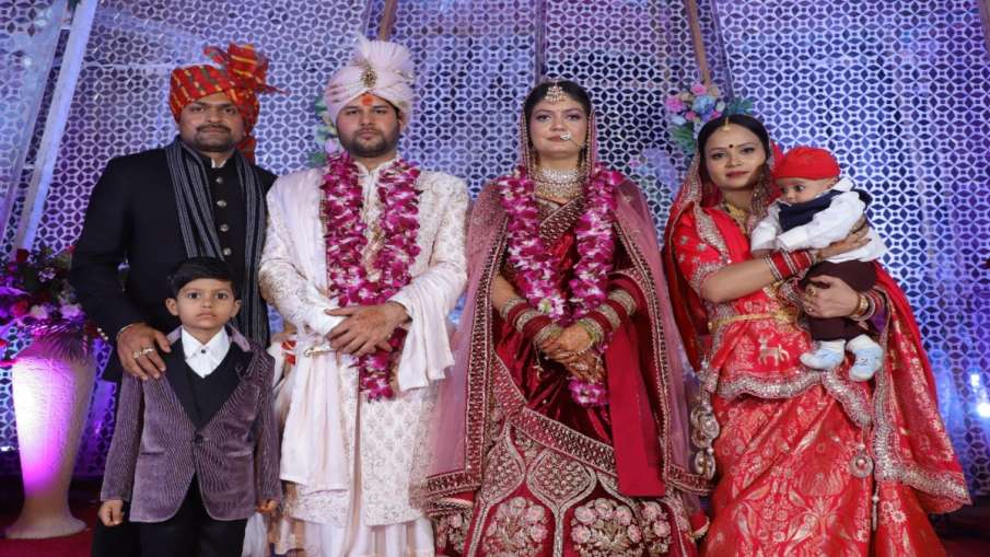 Uttar Pradesh News : सरकारी नौकरी लगते ही पत्नी के बदले सुर, पति से की एक करोड़ की मांग, थाने पहुंचा मामला 2 पति पत्नी की अजब कहानी