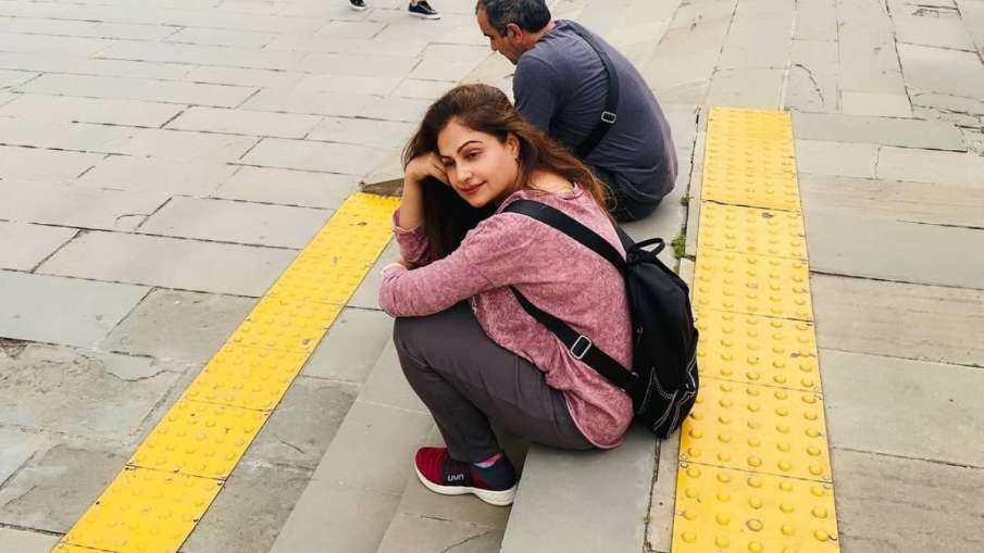 Ayesha jhulka