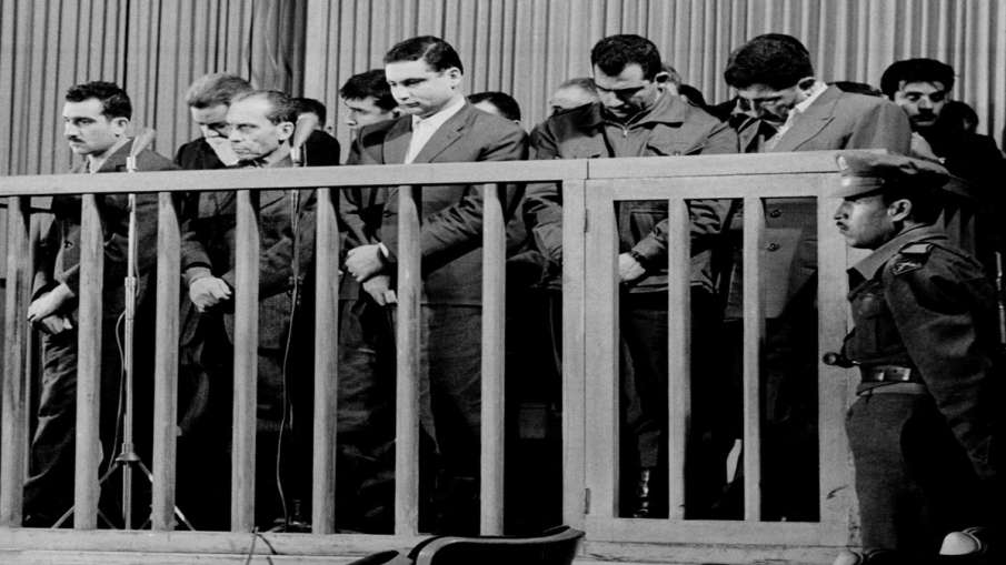 Israeli detective Eli Cohen (on the left side)