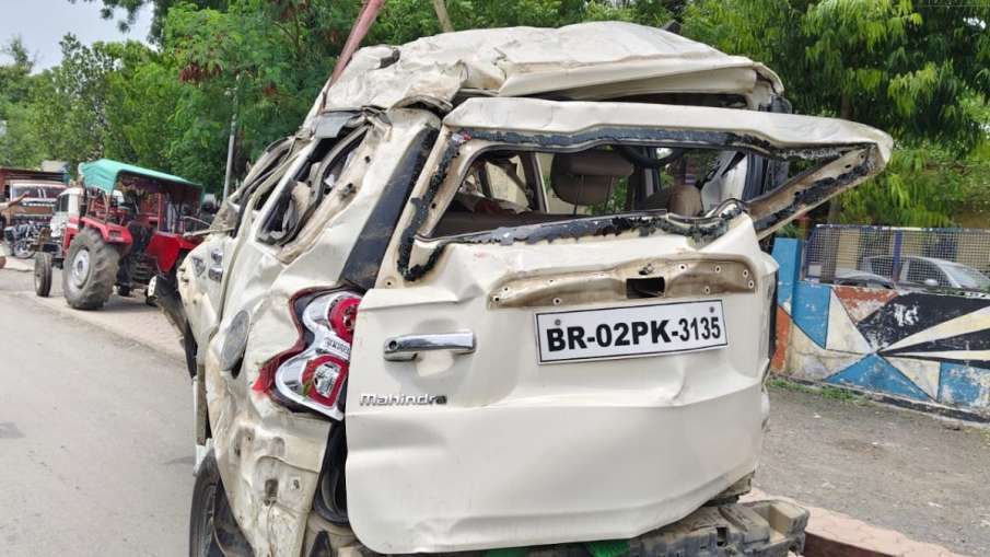 बिहार पुलिस की SOG टीम की गाड़ी का एक्सीडेंट बिहार पुलिस की SOG टीम की गाड़ी का एक्सीडेंट
