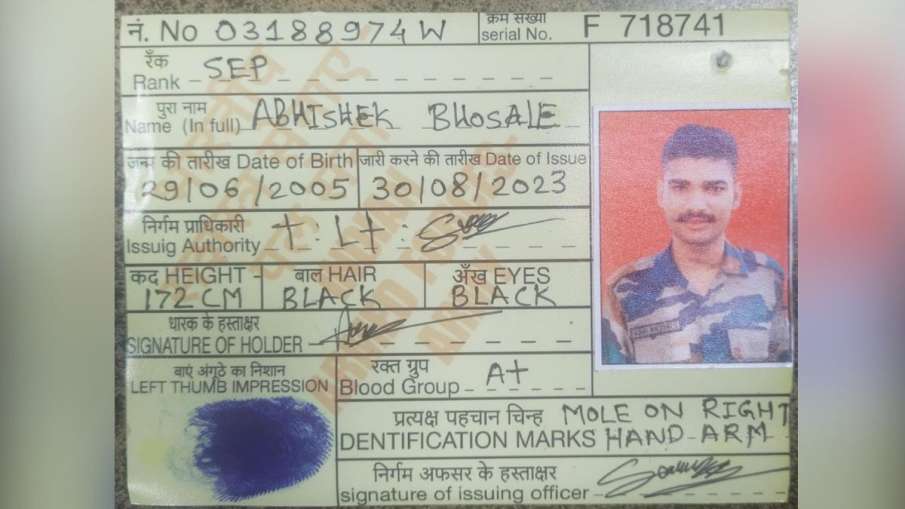 फर्जी आर्मी मैन के पास से बरामद हुए सैन्य वस्तुएं 