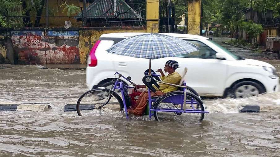 असम के कई जिलों में बाढ़ जैसे हालात