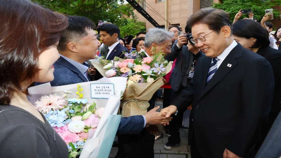 South Korea's new President Li J-Mayang meeting