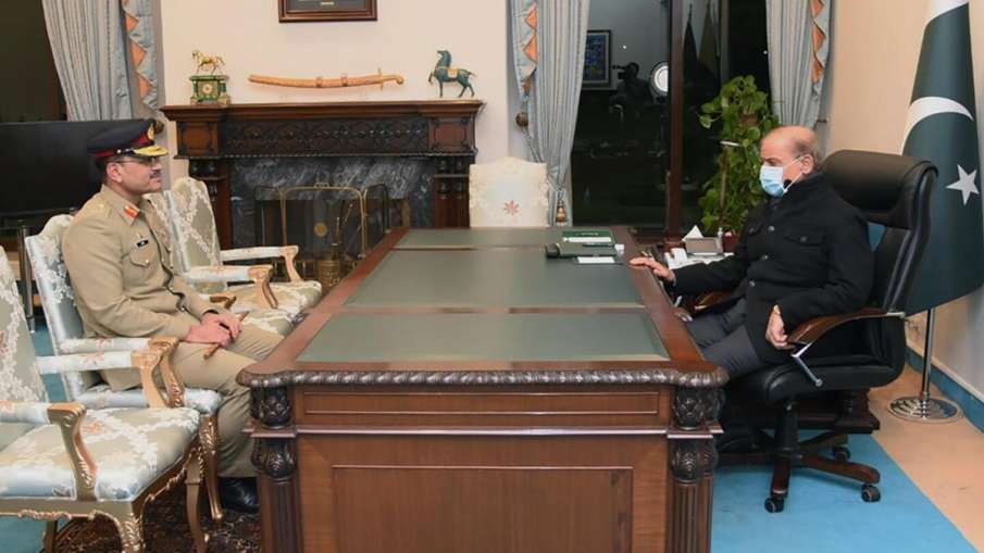 Aseem Munir (L) Shahbaz Sharif (R)
