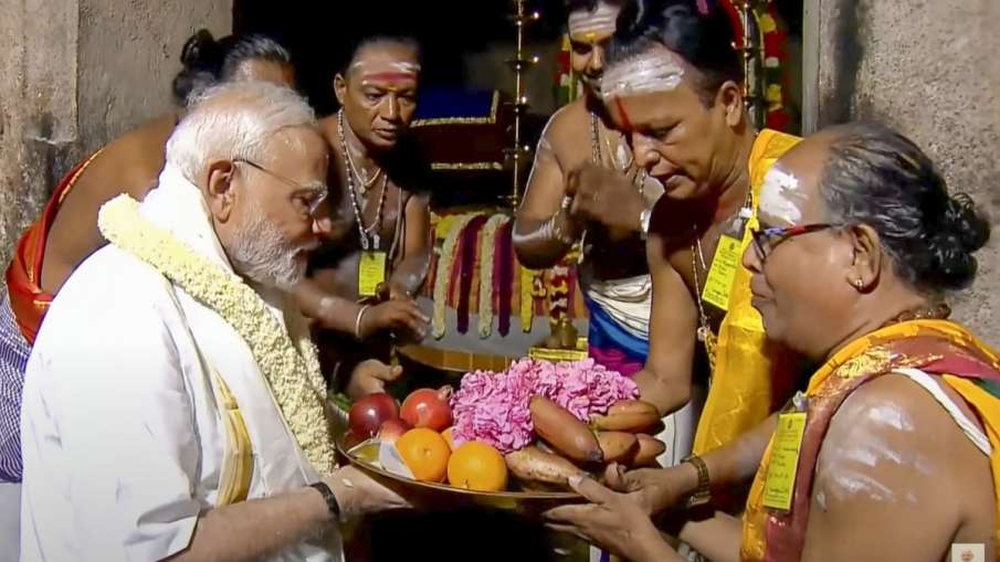 गंगईकोंड चोलपुरम मंदिर में प्रधानमंत्री नरेंद्र मोदी की पूजा
