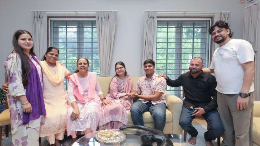 अनमता अहमद ने रिया के भाई शिवम को बांधी राखी 