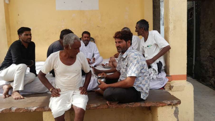 पिता ने जिंदा बेटी की रखी शोक सभा