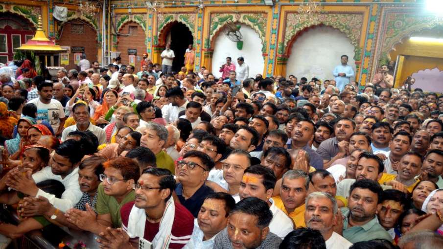 जन्माष्टमी पर मंदिर में उमड़े भक्त