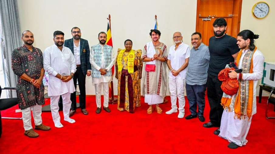 Baba Bageshwar, Uganda PM