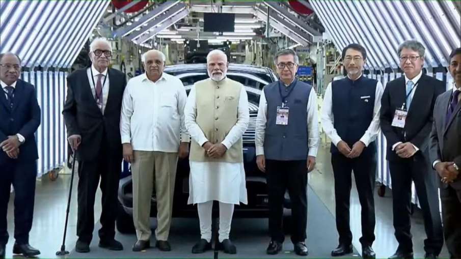 In this program, PM Modi along with Gujarat Chief Minister Bhupendra Patel and Japan Ambassador Keichi Ono  In this program, PM Modi along with Gujarat Chief Minister Bhupendra Patel and Japan Ambassador Keichi Ono