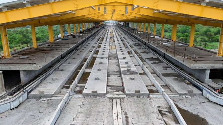 स्टेशन पर आर्किटेक्चरल फिनिशिंग और मैकेनिकल, इलेक्ट्रिकल और प्लंबिंग से संबंधित कार्य प्रगति पर हैं। स्टेशन पर आर्किटेक्चरल फिनिशिंग और मैकेनिकल, इलेक्ट्रिकल और प्लंबिंग से संबंधित कार्य प्रगति पर हैं।